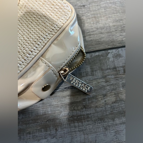 VERSACE PARFUME Cream Neutrals Woven Jute Gold Toned Hardware Makeup Bag 8X6.5X3 - Picture 6 of 7